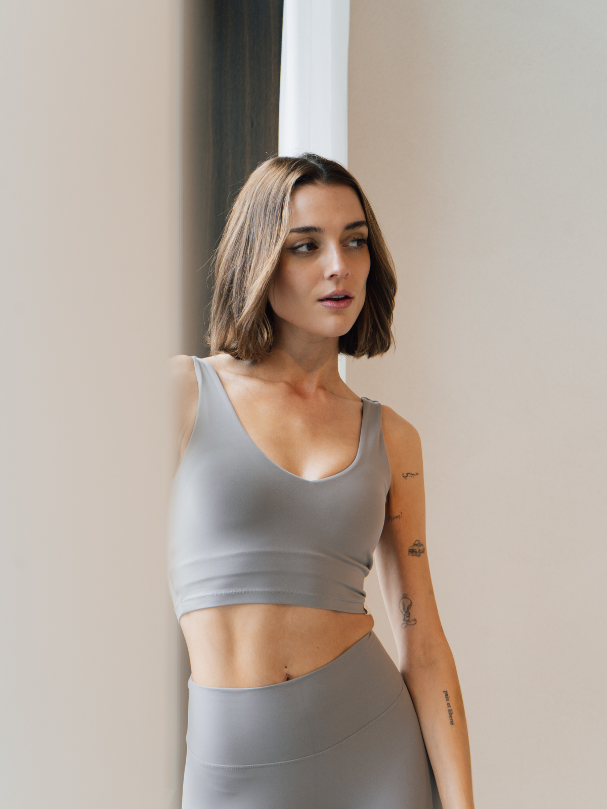 JOSIE V-NECK ACTIVE TOP - Ash