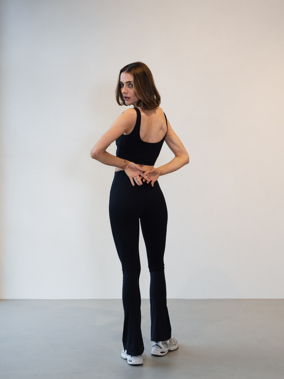 JOSIE V-NECK ACTIVE TOP - Black