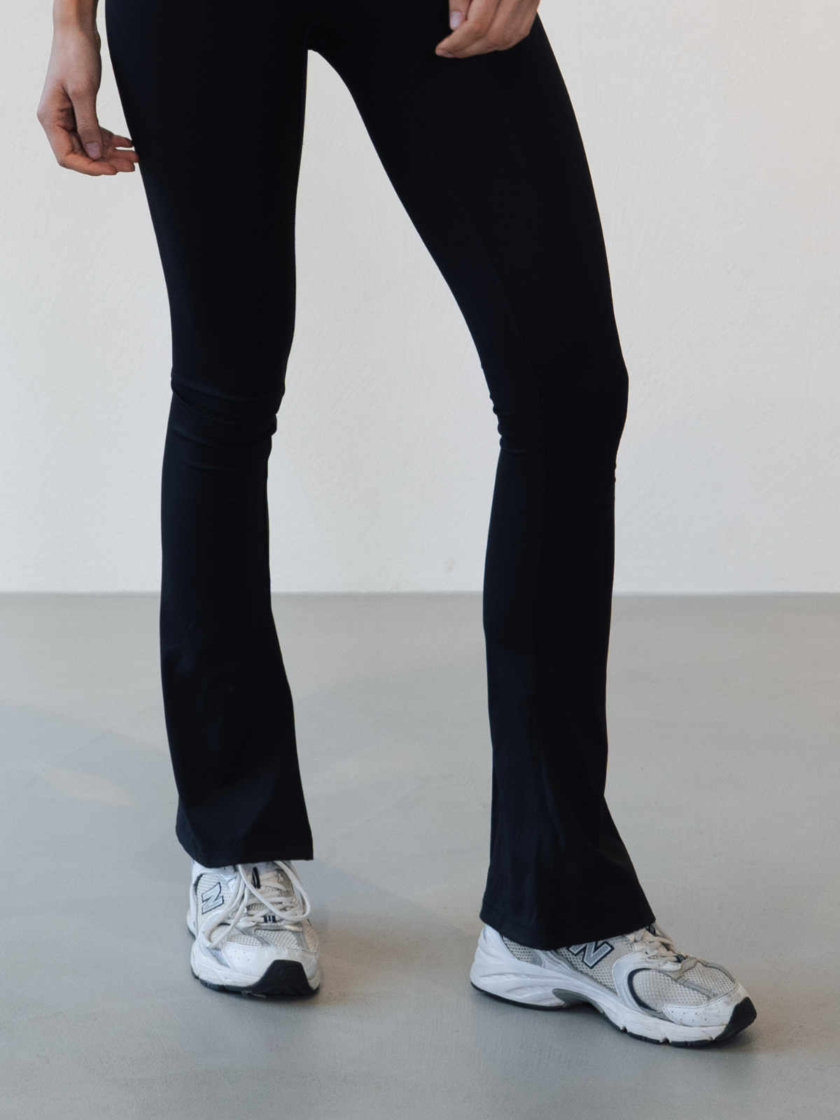 FLARED PILATES LEGGINGS - Black