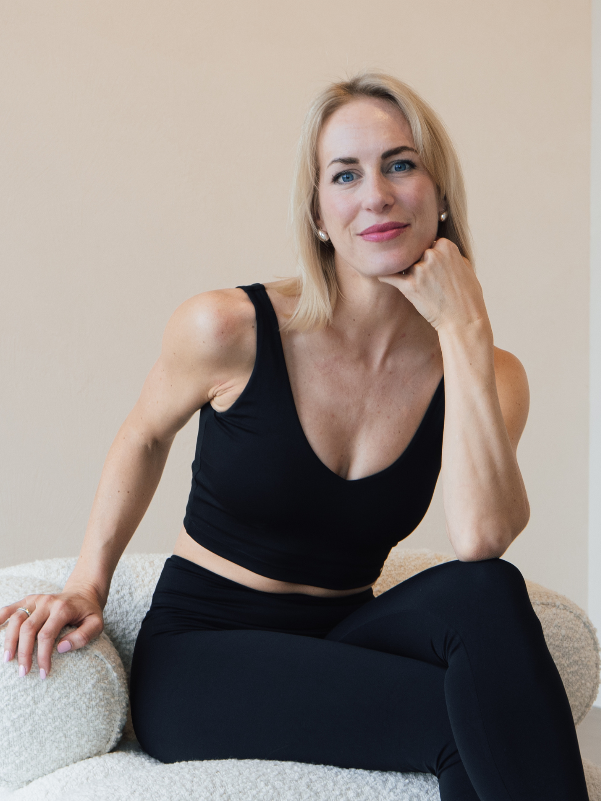 JOSIE V-NECK ACTIVE TOP - Black