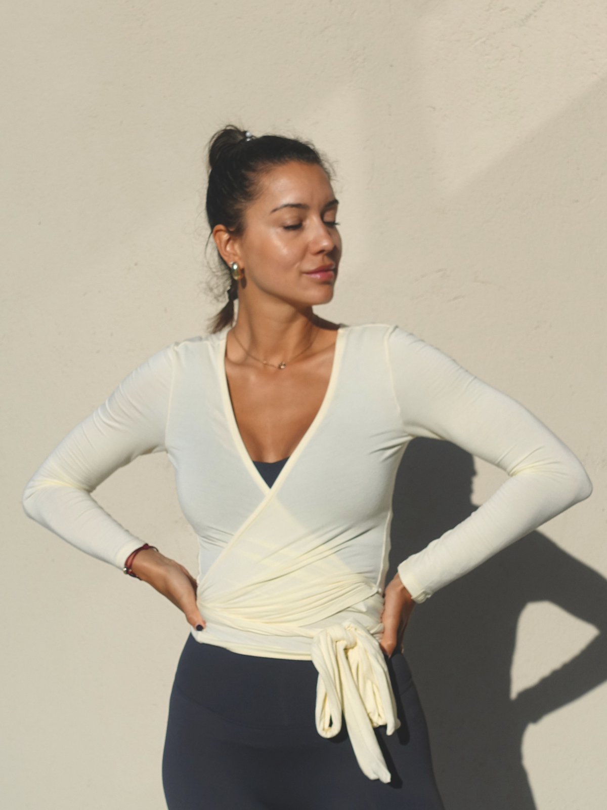 PILATES WRAP TOP - Butter
