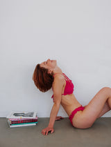 Bikini Top und bottom an Model pink nachhaltig Palmar